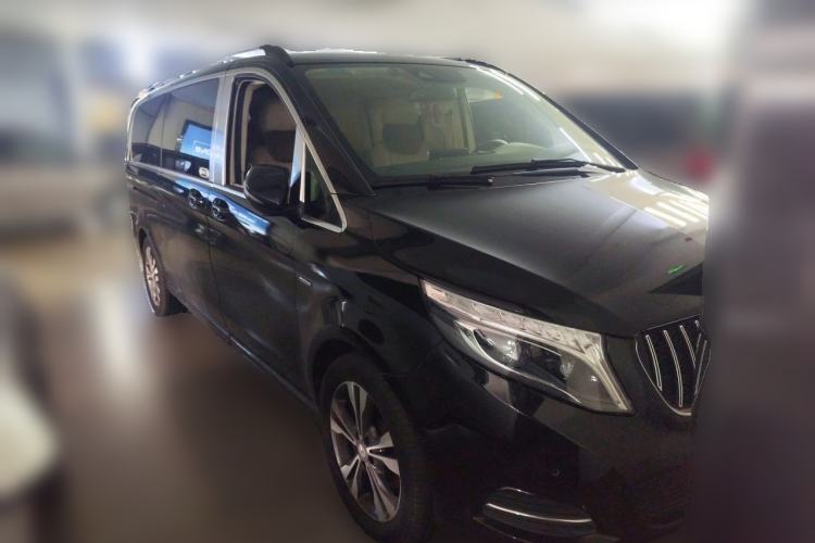 Used Mercedes-Benz V-Class 2016 V 260 L Prestige Extended Edition Front Right 45 Deg