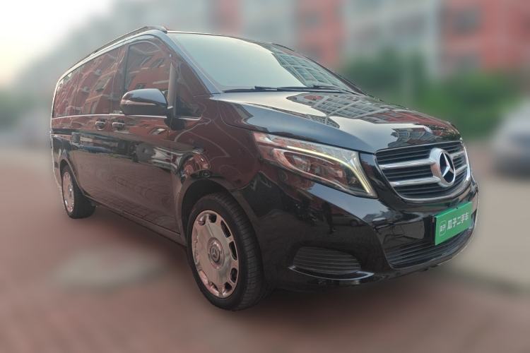 Used Mercedes-Benz V-Class 2016 V 260 Avantgarde Edition Front Right 45 Deg