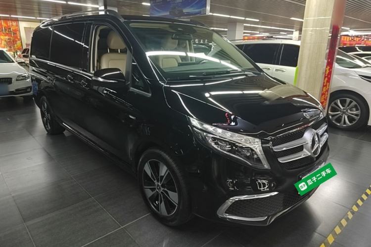 Used Mercedes-Benz V-Class 2016 V 260 Avantgarde Edition Front Right 45 Deg