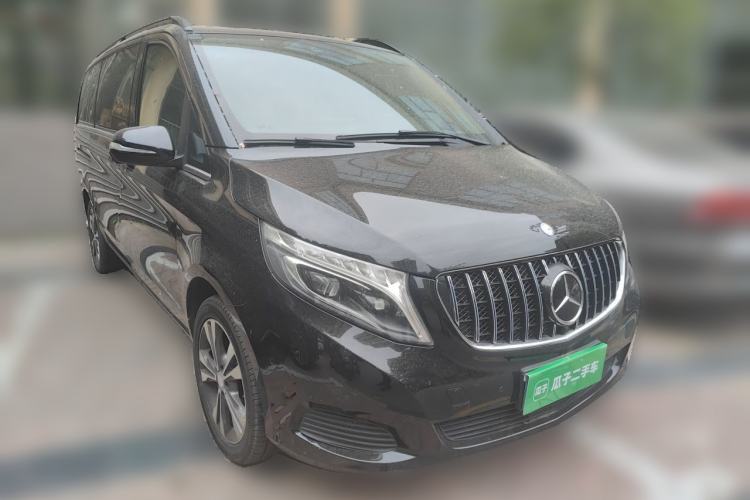 Used Mercedes-Benz V-Class 2016 V 260 Avantgarde Edition Front Right 45 Deg
