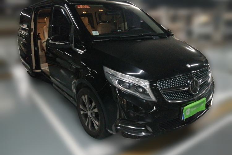 Used Mercedes-Benz V-Class 2016 V 260 L Prestige Extended Edition Front Right 45 Deg