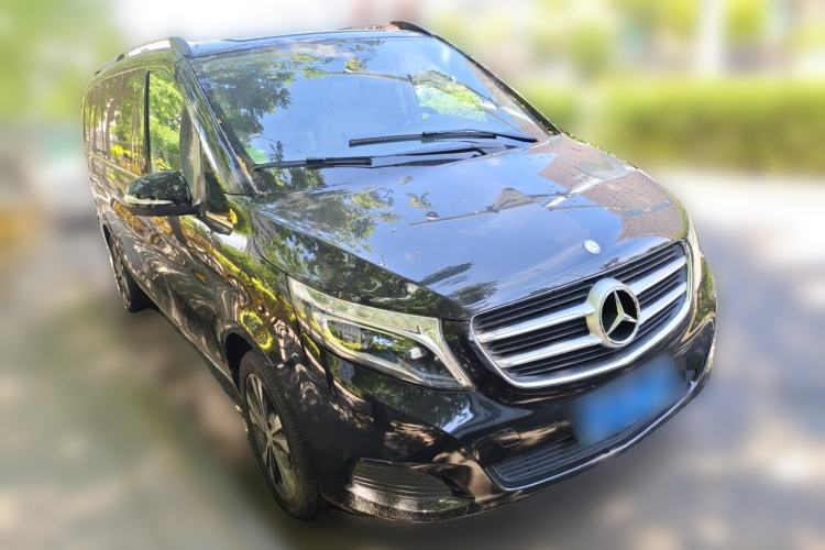 Used Mercedes-Benz V-Class 2016 V 260 Avantgarde Edition Front Right 45 Deg