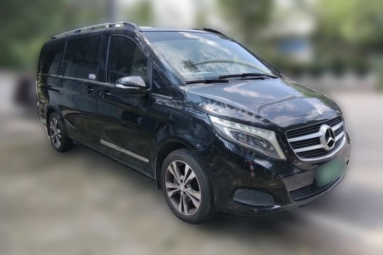 Used Mercedes-Benz V-Class 2016 V 260 Avantgarde Edition Front Right 45 Deg