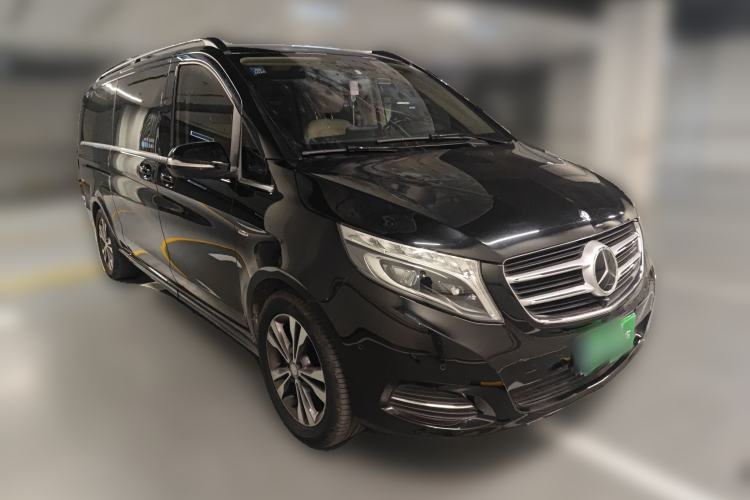 Used Mercedes-Benz V-Class 2016 V 260 L Prestige Extended Edition Front Right 45 Deg