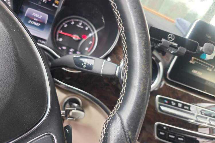 Used Mercedes-Benz V-Class 2016 V 260 L Prestige Extended Edition Gear Lever