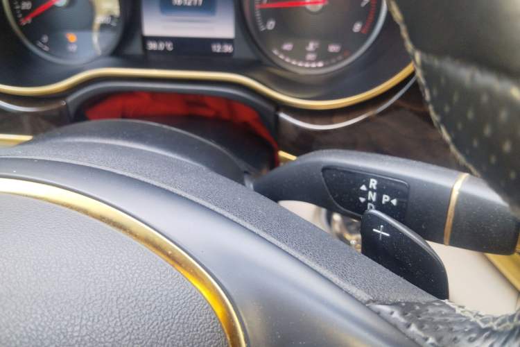 Used Mercedes-Benz V-Class 2016 V 260 L Prestige Extended Edition Gear Lever
