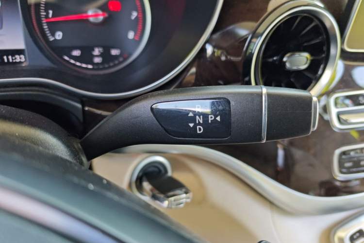 Used Mercedes-Benz V-Class 2016 V 260 Prestige Edition Gear Lever