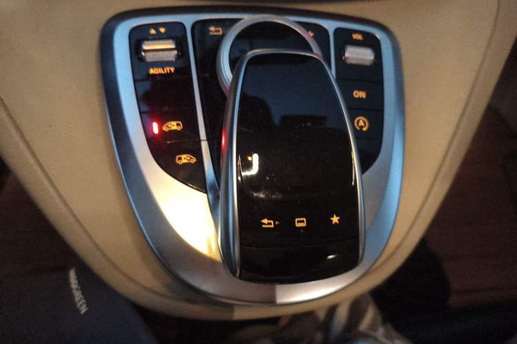 Used Mercedes-Benz V-Class 2016 V 260 Avantgarde Edition Gear Lever
