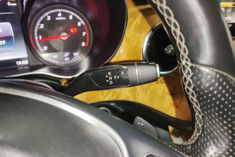 Used Mercedes-Benz V-Class 2016 V 260 L Prestige Extended Edition Gear Lever