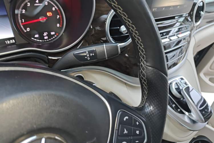 Used Mercedes-Benz V-Class 2016 V 260 L Prestige Extended Edition Gear Lever