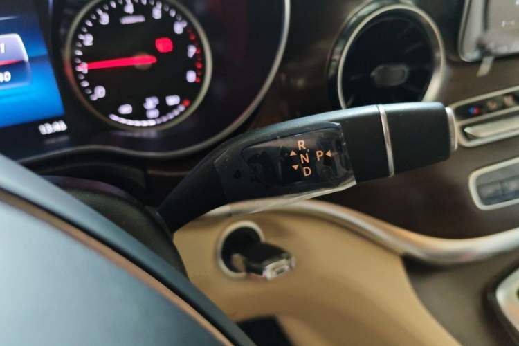 Used Mercedes-Benz V-Class 2016 V 260 Avantgarde Edition Gear Lever