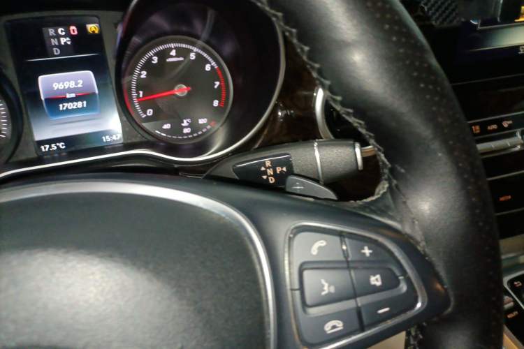 Used Mercedes-Benz V-Class 2016 V 260 L Prestige Extended Edition Gear Lever