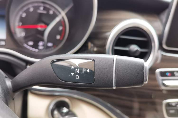 Used Mercedes-Benz V-Class 2016 V 260 Avantgarde Edition Gear Lever