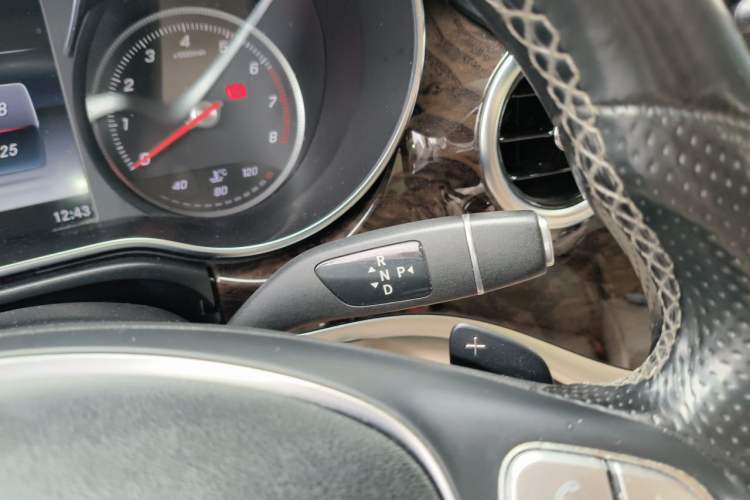Used Mercedes-Benz V-Class 2016 V 260 L Prestige Extended Edition Gear Lever