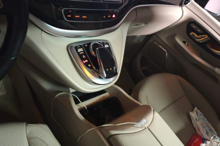 Used Mercedes-Benz V-Class 2016 V 260 Prestige Edition Gear Lever