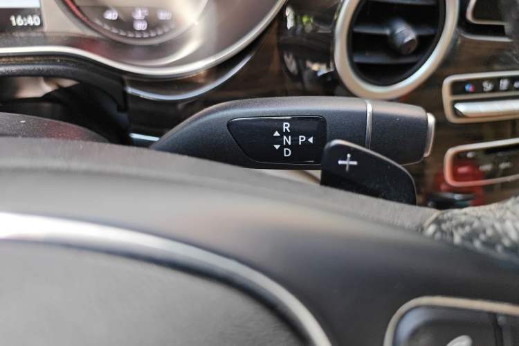 Used Mercedes-Benz V-Class 2016 V 260 Avantgarde Edition Gear Lever