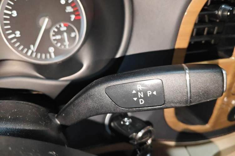 Used Mercedes-Benz V-Class  Gear Lever