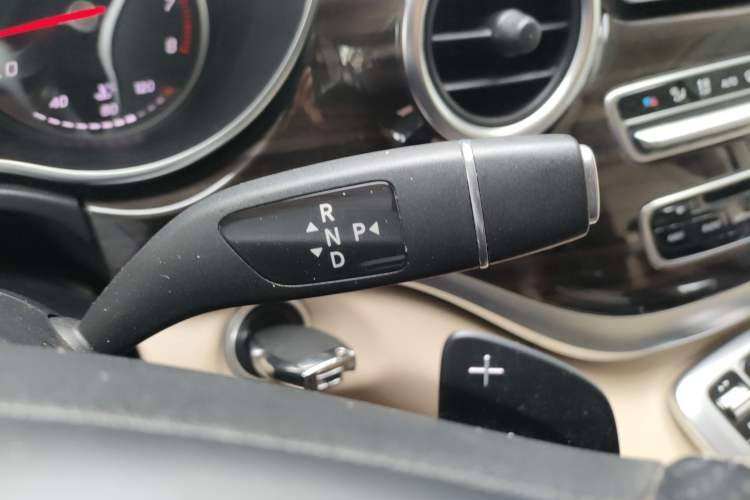Used Mercedes-Benz V-Class 2016 V 260 Avantgarde Edition Gear Lever