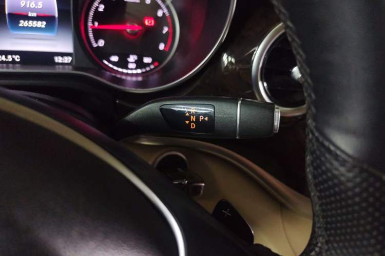 Used Mercedes-Benz V-Class 2016 V 260 L Prestige Extended Edition Gear Lever