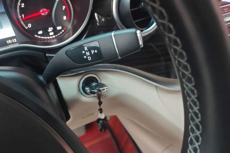 Used Mercedes-Benz V-Class 2016 V 260 Avantgarde Edition Gear Lever