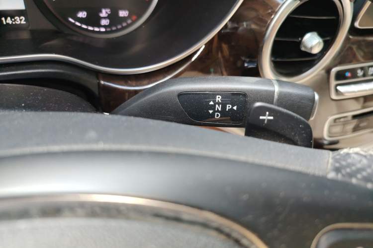 Used Mercedes-Benz V-Class 2016 V 260 L Prestige Extended Edition Gear Lever
