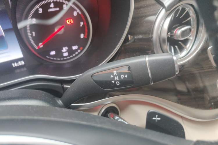 Used Mercedes-Benz V-Class 2016 V 260 Avantgarde Edition Gear Lever