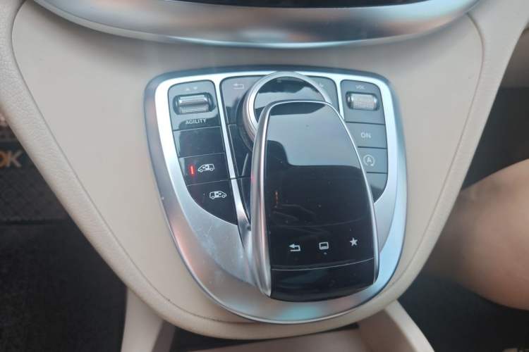 Used Mercedes-Benz V-Class 2016 V 260 Prestige Edition Gear Lever
