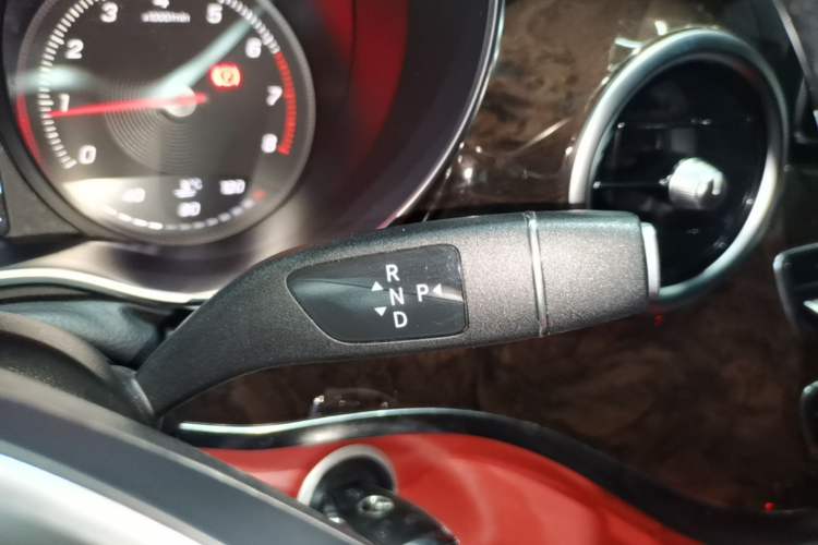 Used Mercedes-Benz V-Class 2016 V 260 L Prestige Extended Edition Gear Lever