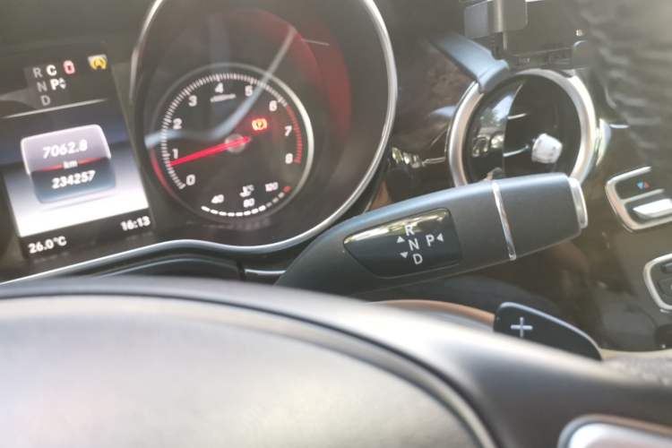 Used Mercedes-Benz V-Class 2016 V 260 L Prestige Extended Edition Gear Lever