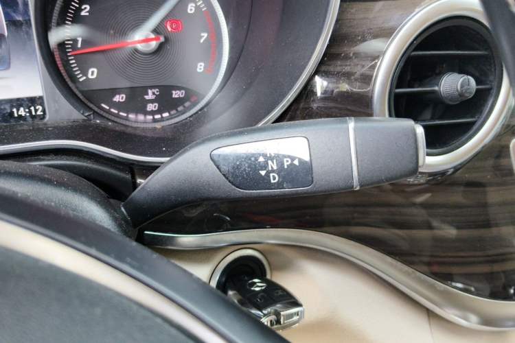 Used Mercedes-Benz V-Class 2016 V 260 Avantgarde Edition Gear Lever