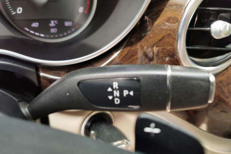 Used Mercedes-Benz V-Class 2016 V 260 Prestige Edition Gear Lever