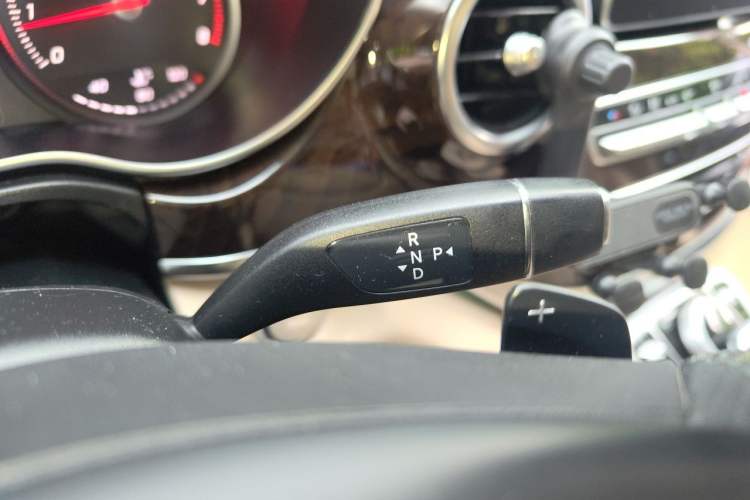 Used Mercedes-Benz V-Class 2016 V 260 Prestige Edition Gear Lever