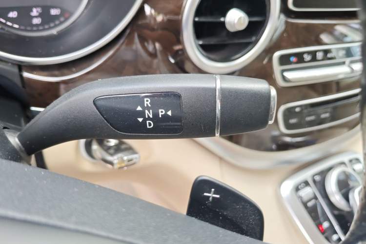 Used Mercedes-Benz V-Class 2016 V 260 Prestige Edition Gear Lever