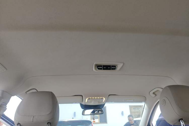 Used Mercedes-Benz V-Class 2016 V 260 Avantgarde Edition Headliner