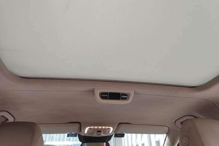 Used Mercedes-Benz V-Class 2016 V 260 L Prestige Extended Edition Headliner