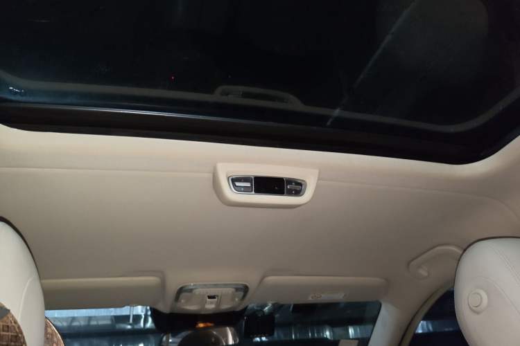 Used Mercedes-Benz V-Class 2016 V 260 L Prestige Extended Edition Headliner