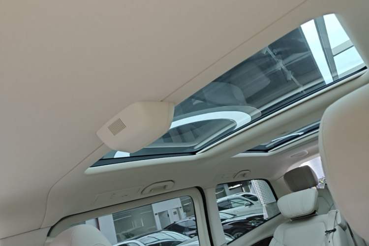 Used Mercedes-Benz V-Class 2016 V 260 L Prestige Extended Edition Headliner
