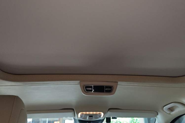 Used Mercedes-Benz V-Class 2016 V 260 Avantgarde Edition Headliner