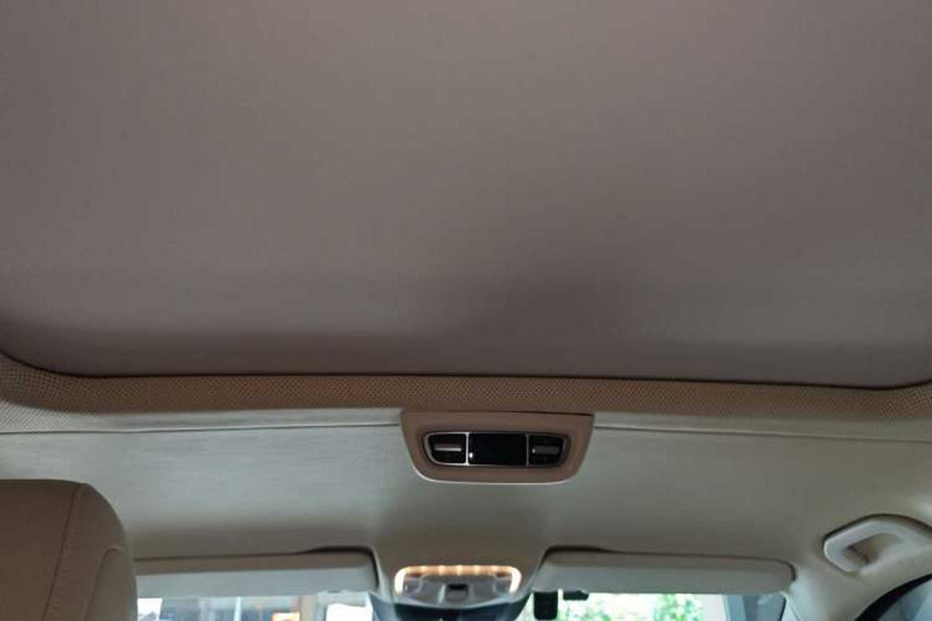Used Mercedes-Benz V-Class 2016 V 260 Avantgarde Edition Headliner
