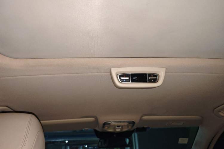 Used Mercedes-Benz V-Class 2016 V 260 Prestige Edition Headliner