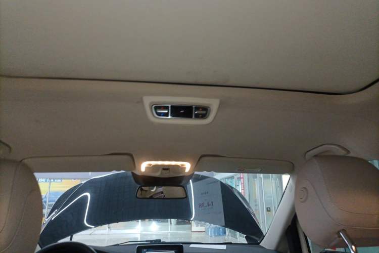 Used Mercedes-Benz V-Class 2016 V 260 L Prestige Extended Edition Headliner