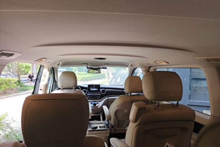Used Mercedes-Benz V-Class 2016 V 260 Avantgarde Edition Headliner