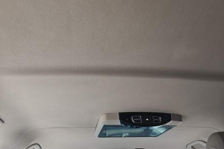 Used Mercedes-Benz V-Class 2016 V 260 Avantgarde Edition Headliner