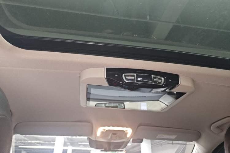 Used Mercedes-Benz V-Class 2016 V 260 L Prestige Extended Edition Headliner