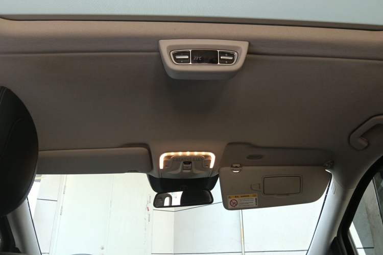 Used Mercedes-Benz V-Class 2016 V 260 L Prestige Extended Edition Headliner