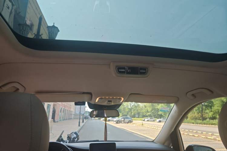 Used Mercedes-Benz V-Class 2016 V 260 Prestige Edition Headliner