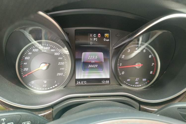 Used Mercedes-Benz V-Class 2016 V 260 L Prestige Extended Edition Instrument Cluster