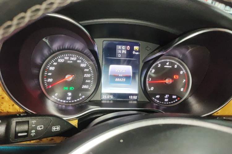 Used Mercedes-Benz V-Class 2016 V 260 L Prestige Extended Edition Instrument Cluster