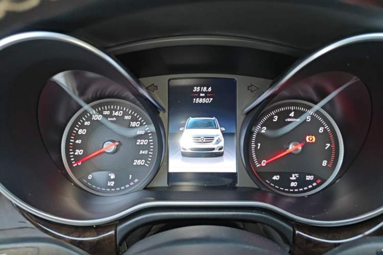 Used Mercedes-Benz V-Class 2016 V 260 L Prestige Extended Edition Instrument Cluster