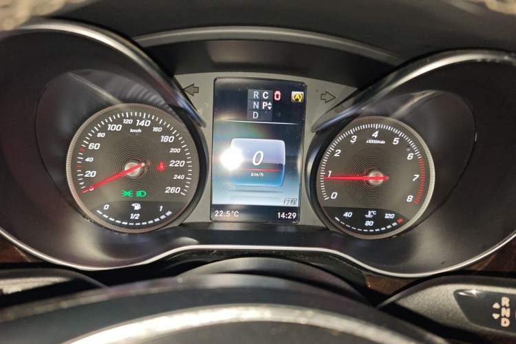 Used Mercedes-Benz V-Class 2016 V 260 Prestige Edition Instrument Cluster